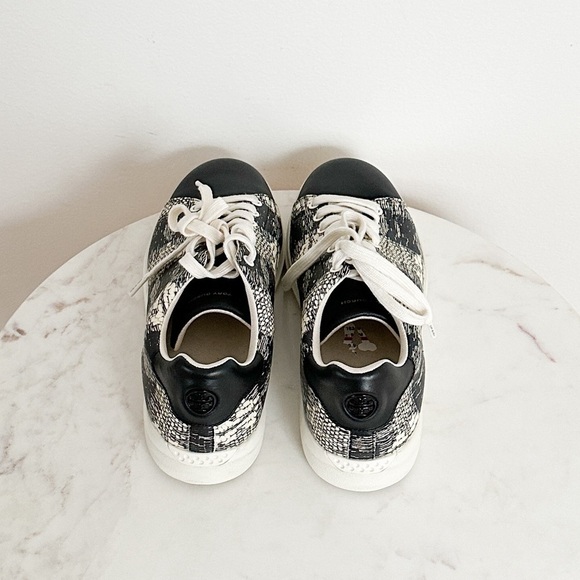 Tory Burch Howell Court Sneaker BLACK/WHITE Printed Leather Size 9 Worn Once - Picture 6 of 9